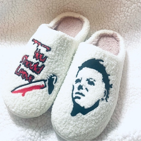 🎃NWT Horror Movie Slippers – Plush & Comfortable – Size 9.5-10 Halloween - Picture 1 of 9